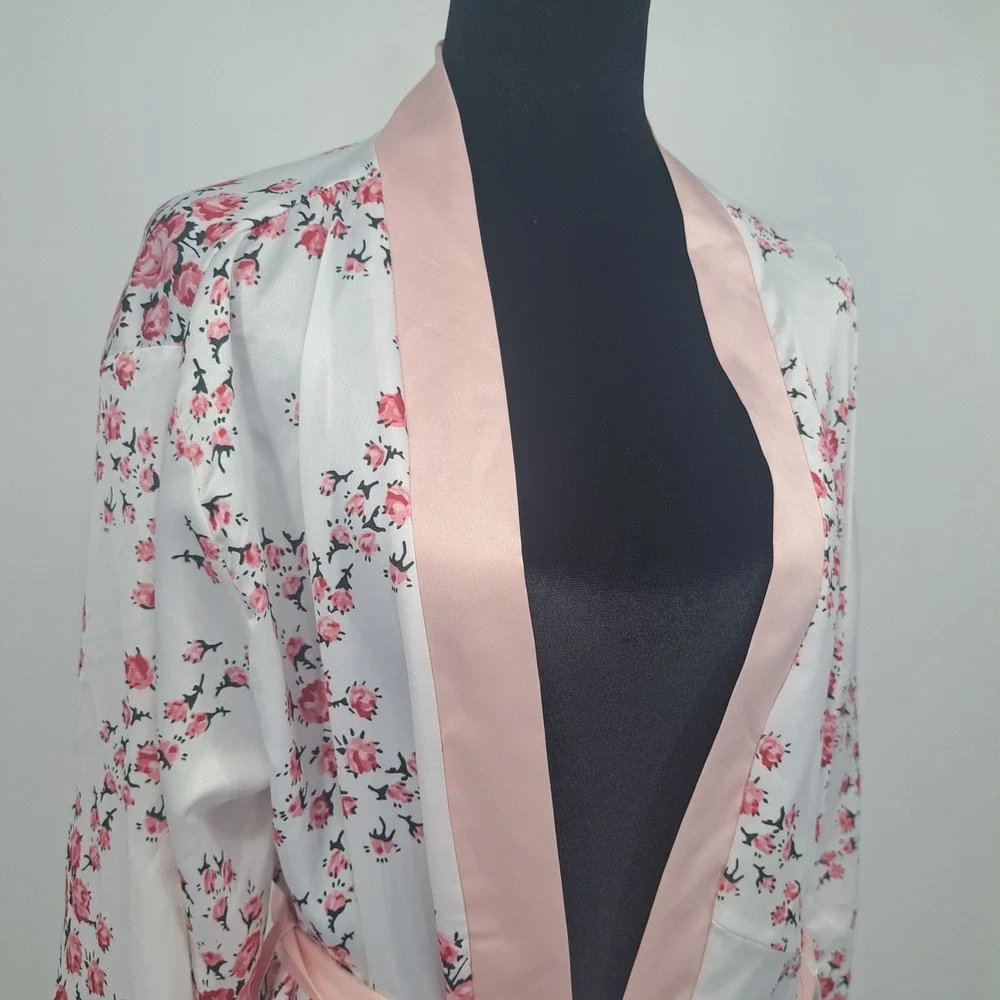 Morgan Lane x FabFitFun Floral Satin Robe White Pink Loungewear Coquette Boho